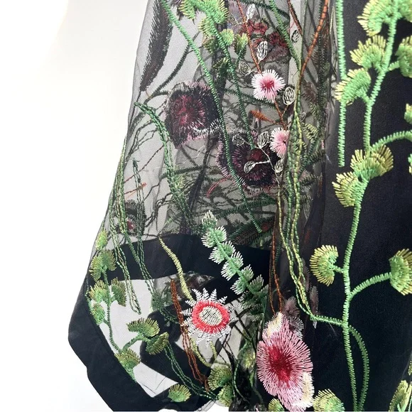 Kimono, botanical embroidery, beautiful detail. One size, new with tag. - Picture 9 of 12